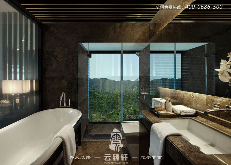 衛(wèi)生間的設(shè)計(jì)用了大面積的玻璃做窗戶(hù)